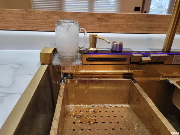 $169,000 | 1102 Coolidge Avenue, Pekin, IL 61554