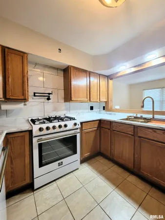 $169,000 | 1102 Coolidge Avenue, Pekin, IL 61554