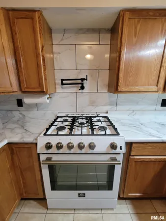 $169,000 | 1102 Coolidge Avenue, Pekin, IL 61554