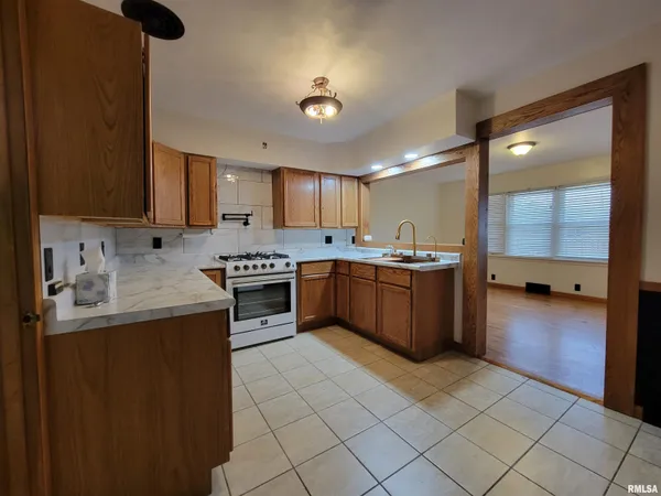 $179,900 | 1102 Coolidge Avenue, Pekin, IL 61554