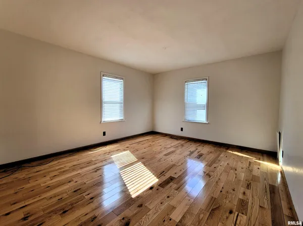 $179,900 | 1102 Coolidge Avenue, Pekin, IL 61554