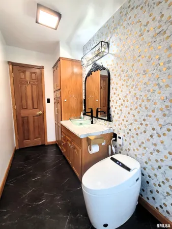 $169,000 | 1102 Coolidge Avenue, Pekin, IL 61554