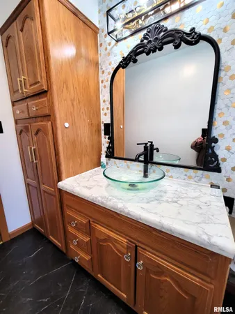 $169,000 | 1102 Coolidge Avenue, Pekin, IL 61554