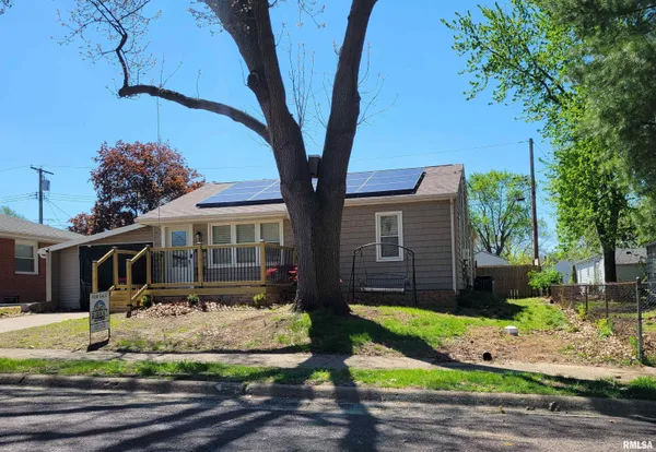 $169,000 | 1102 Coolidge Avenue, Pekin, IL 61554