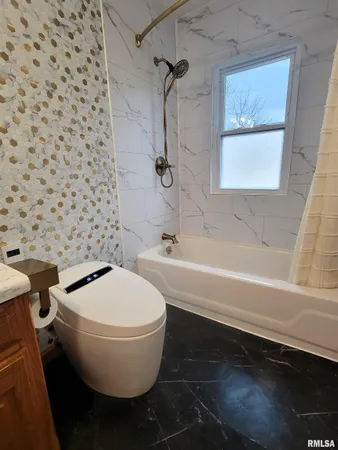 $169,000 | 1102 Coolidge Avenue, Pekin, IL 61554