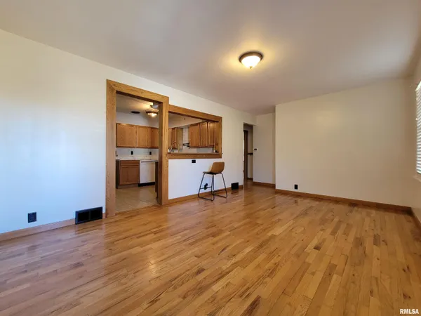 $179,900 | 1102 Coolidge Avenue, Pekin, IL 61554