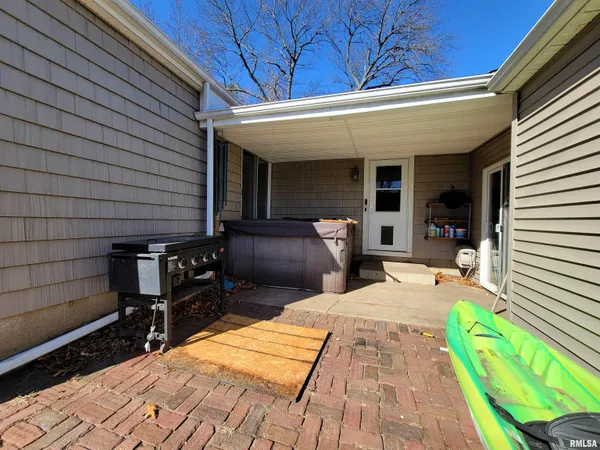 $179,900 | 1102 Coolidge Avenue, Pekin, IL 61554