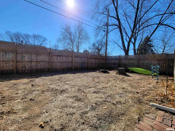 $179,900 | 1102 Coolidge Avenue, Pekin, IL 61554