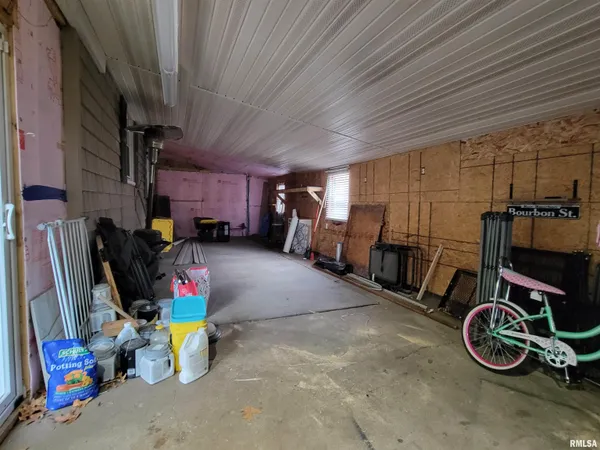 $179,900 | 1102 Coolidge Avenue, Pekin, IL 61554