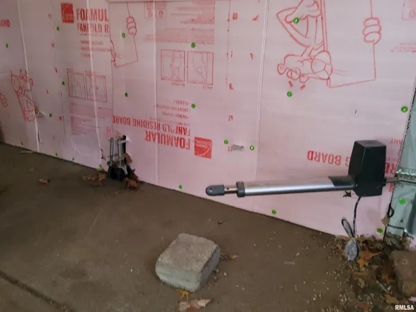 $169,000 | 1102 Coolidge Avenue, Pekin, IL 61554