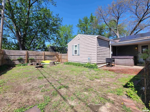 $169,000 | 1102 Coolidge Avenue, Pekin, IL 61554