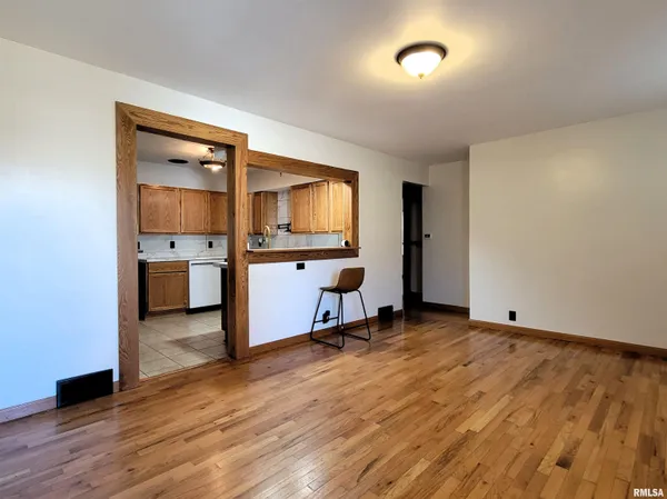 $169,000 | 1102 Coolidge Avenue, Pekin, IL 61554