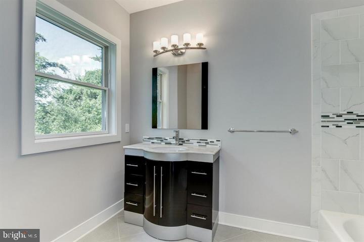 9830 River Road Potomac, MD 20854 - Photo 21 of 31 Other bath