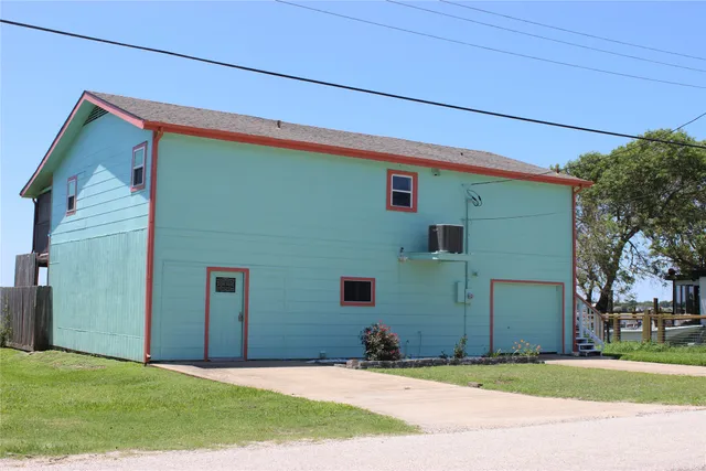 $445,000 | 323 East Bayshore Drive, Palacios, TX 77465