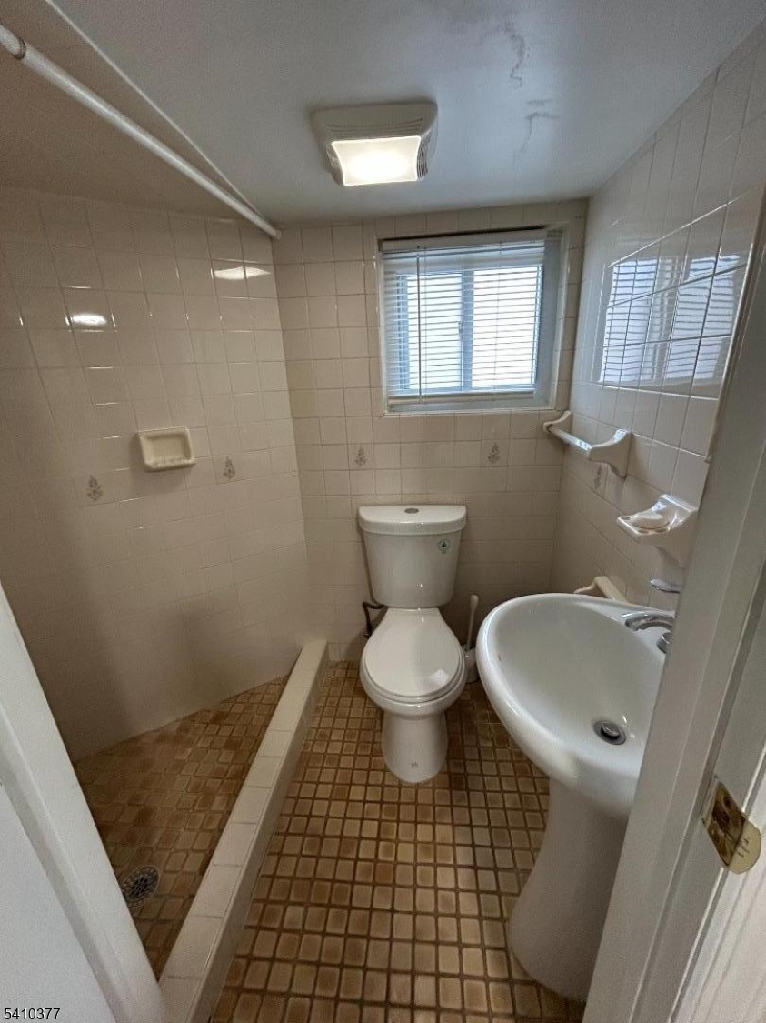 934 Monroe Avenue Elizabeth, NJ 07201 - Photo 13 of 39