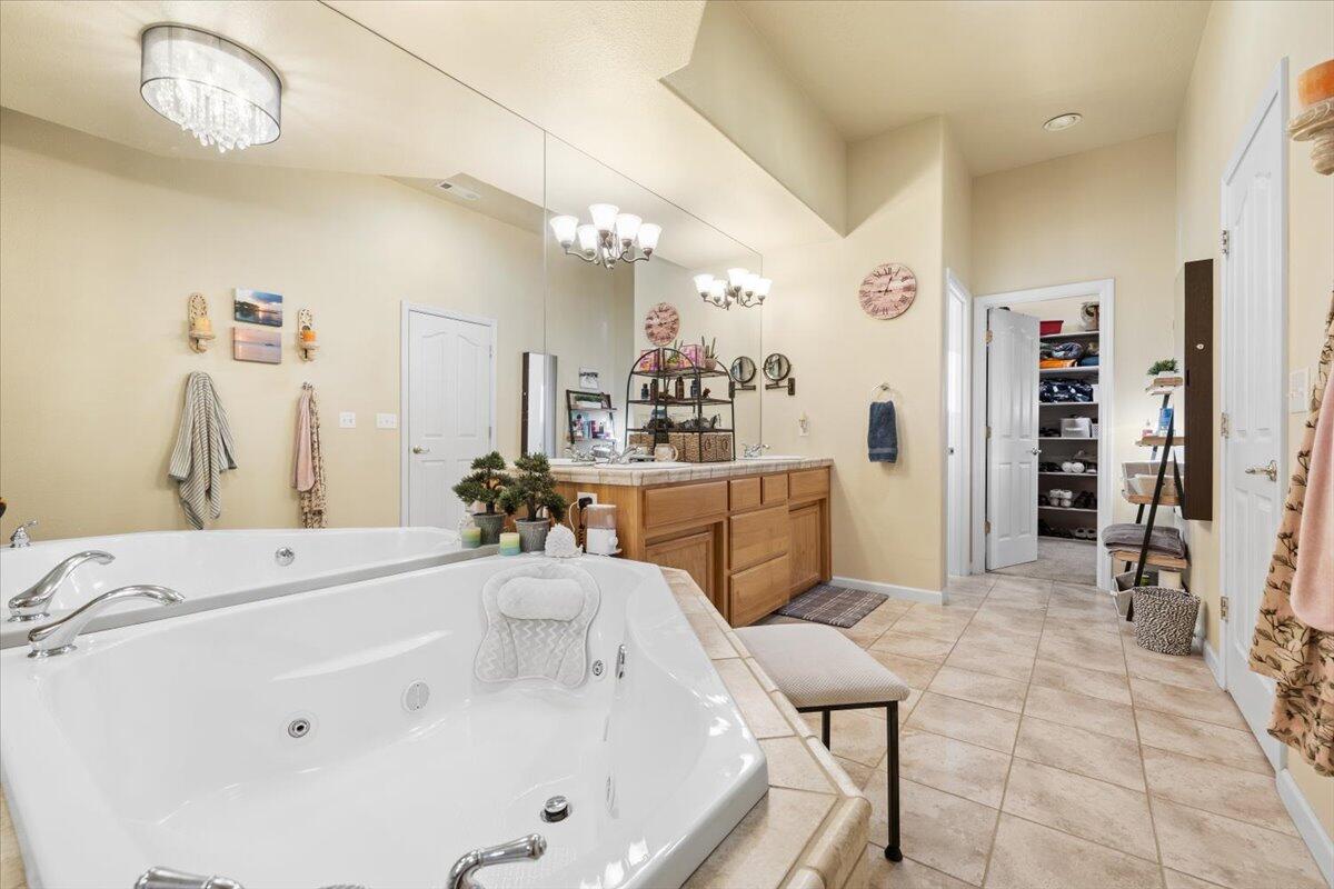 1105 Pumpkin Ridge Eagle Point, OR 97524 - Photo 13 of 40 27-CI_8011