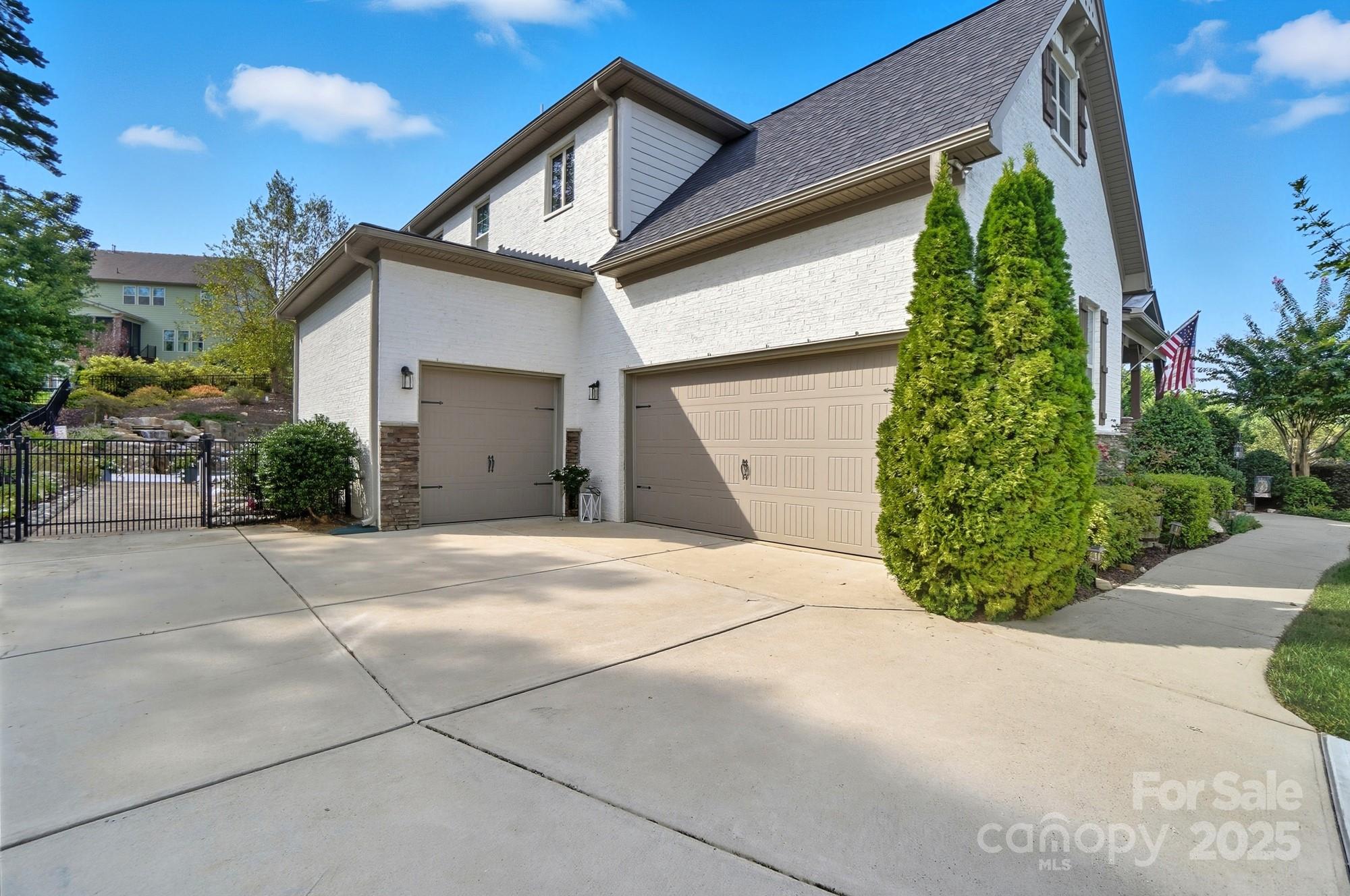 546 Abelia Lane Fort Mill, SC 29708 - Photo 40 of 43 front view of a house