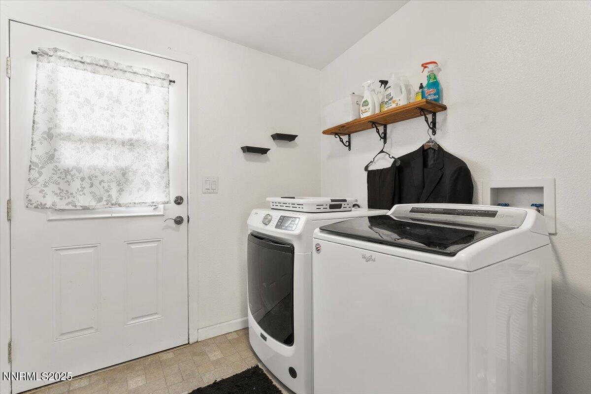 17570 Thrush Lane Reno, NV 89508 - Photo 26 of 30 a utility room with dryer and washer