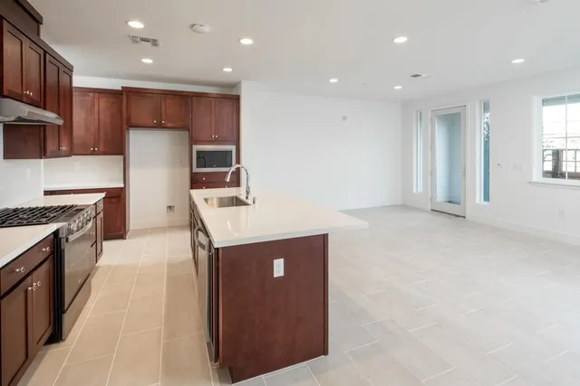 $699,990 | 153-153 Compass Drive, Unit 2101, Napa, CA 94558