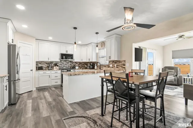 $365,000 | 413 Hodges Court, Chatham, IL 62629