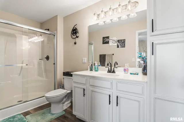 $365,000 | 413 Hodges Court, Chatham, IL 62629