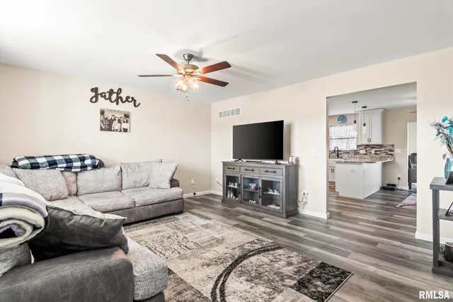 $365,000 | 413 Hodges Court, Chatham, IL 62629