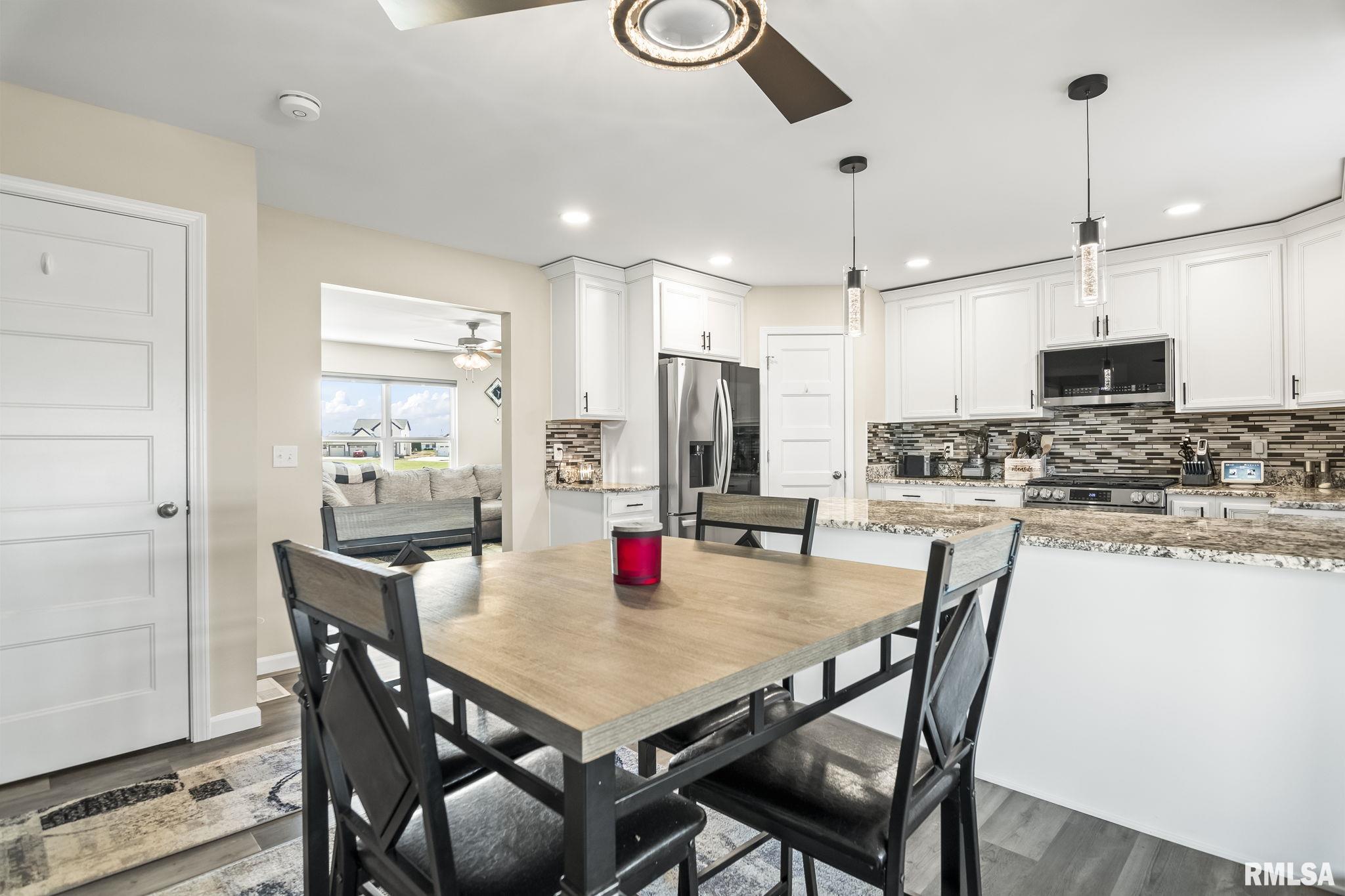 413 Hodges Court Chatham, IL 62629 - Photo 8 of 34