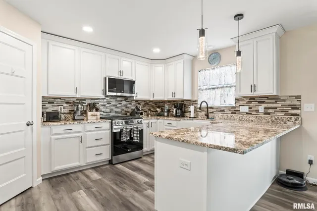 $365,000 | 413 Hodges Court, Chatham, IL 62629