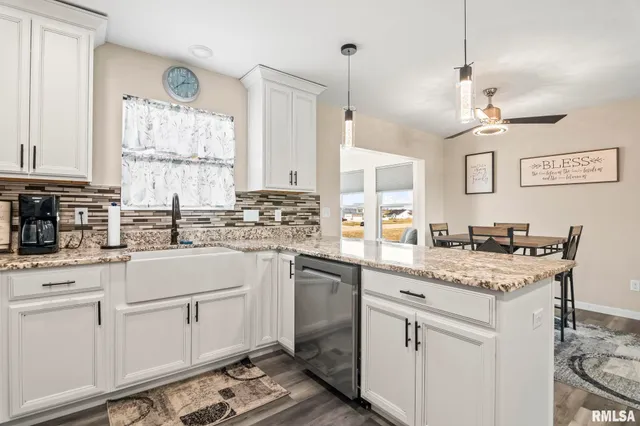 $365,000 | 413 Hodges Court, Chatham, IL 62629