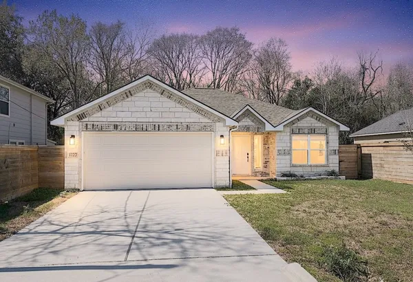 $2,300 | 8125 Sunnyhill Street, Houston, TX 77088