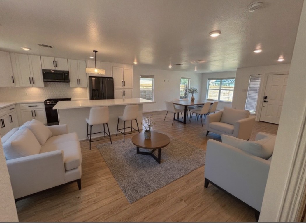 8125 Sunnyhill Street Houston, TX 77088 - Photo 2 of 10 Photo virtually staged