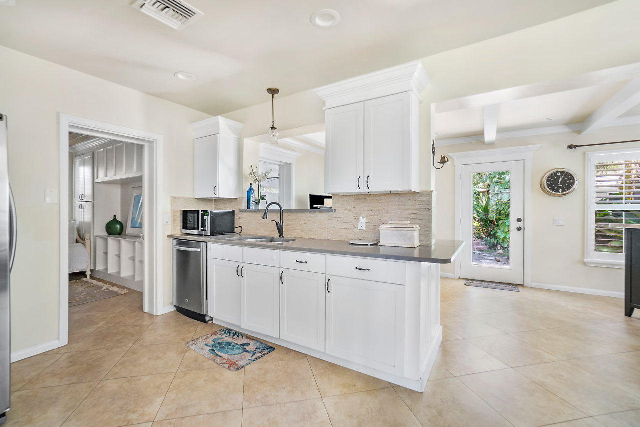 215 Inlet Way Palm Beach Shores, FL 33404 - Photo 16 of 42 016-215InletWay-PalmBeachShores-FL-small