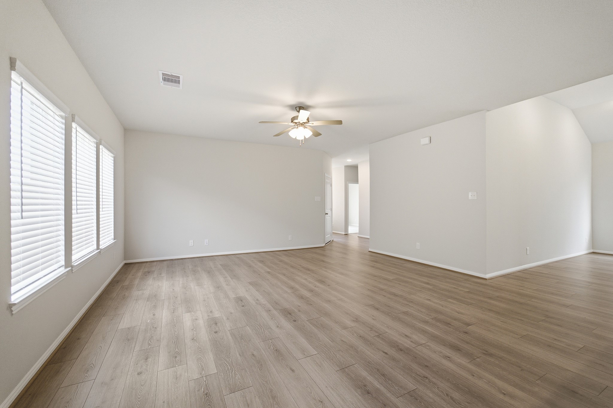 8019 Jasper Mdws Way Angleton, TX 77515 - Photo 13 of 27