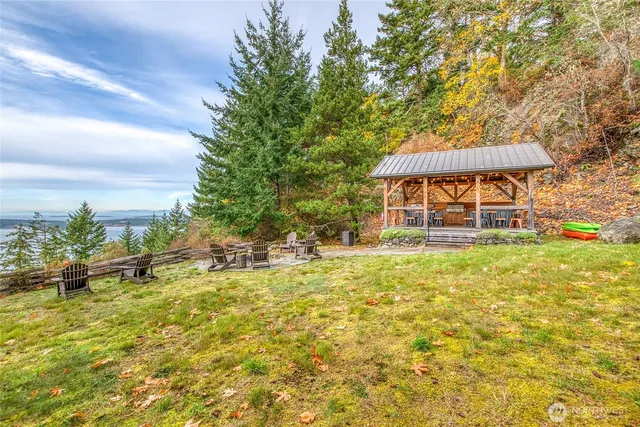 a view of outside area