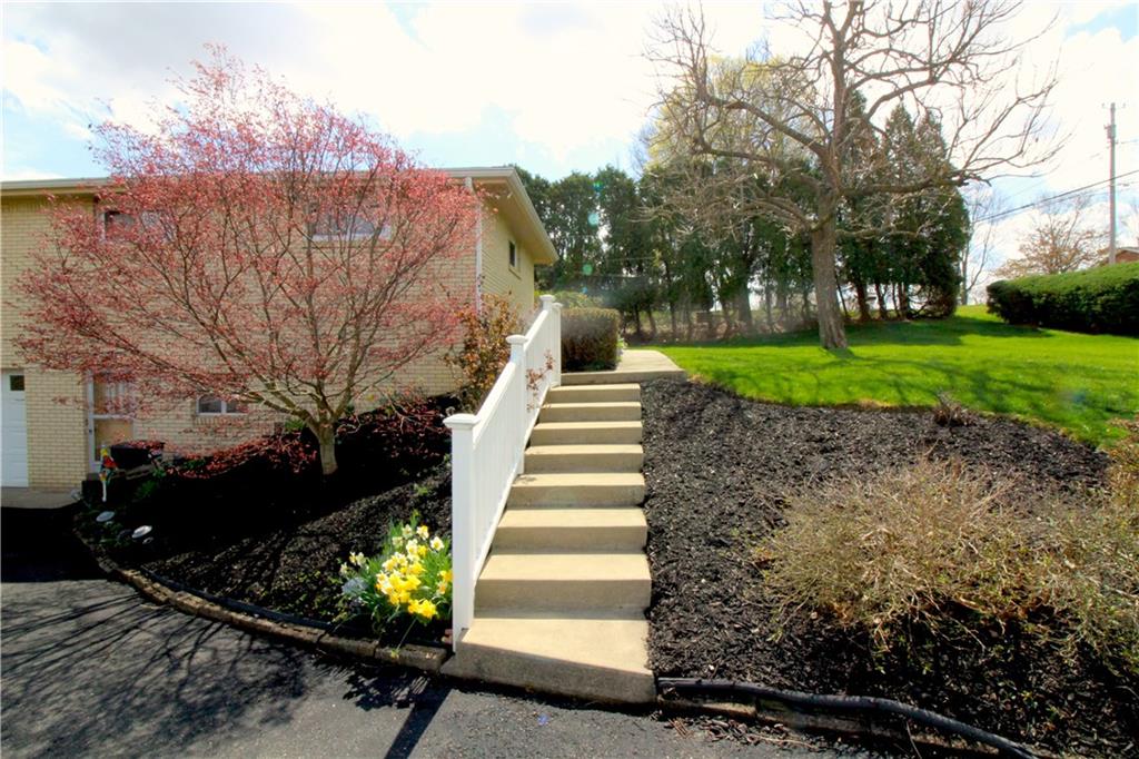 885 Peairs Road Elizabeth, PA 15037 - Photo 4 of 19 Gallery Image 4