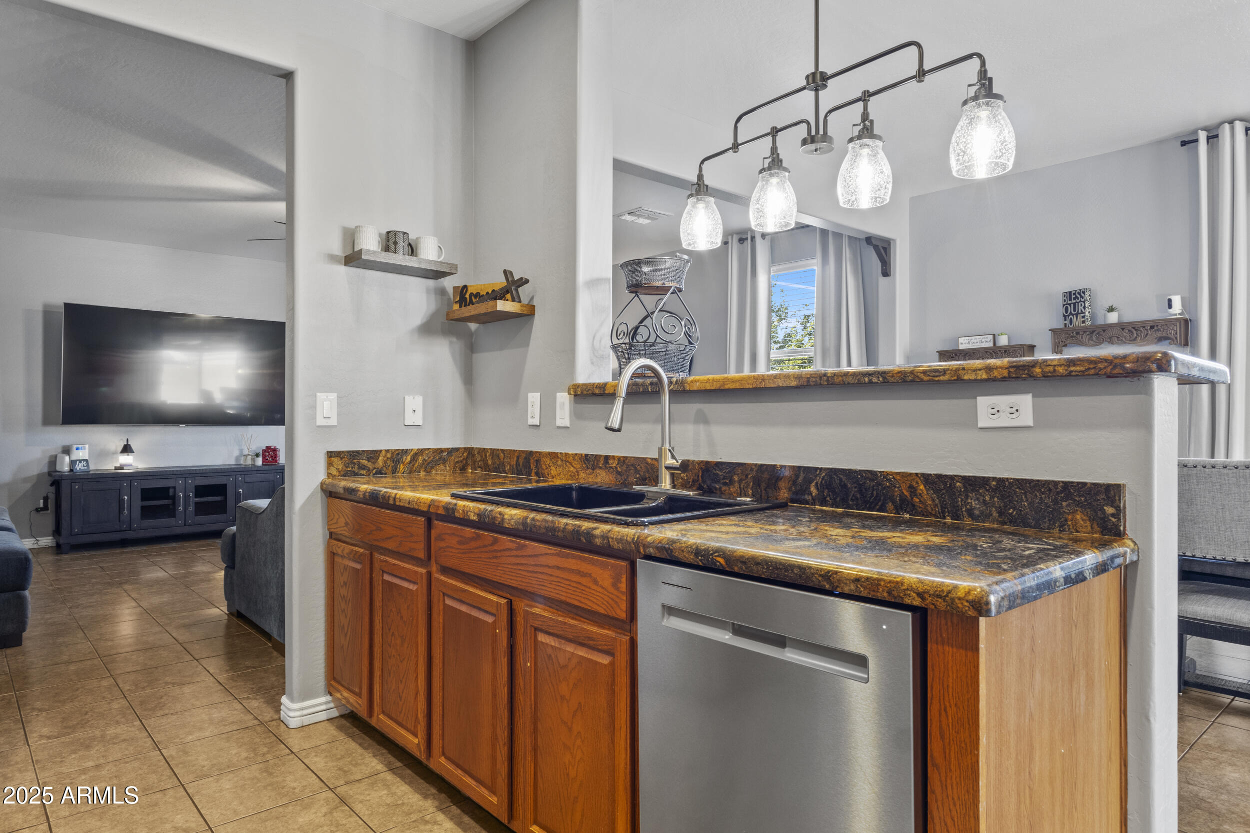 7305 West Darrel Road Laveen, AZ 85339 - Photo 9 of 26 Granite counters