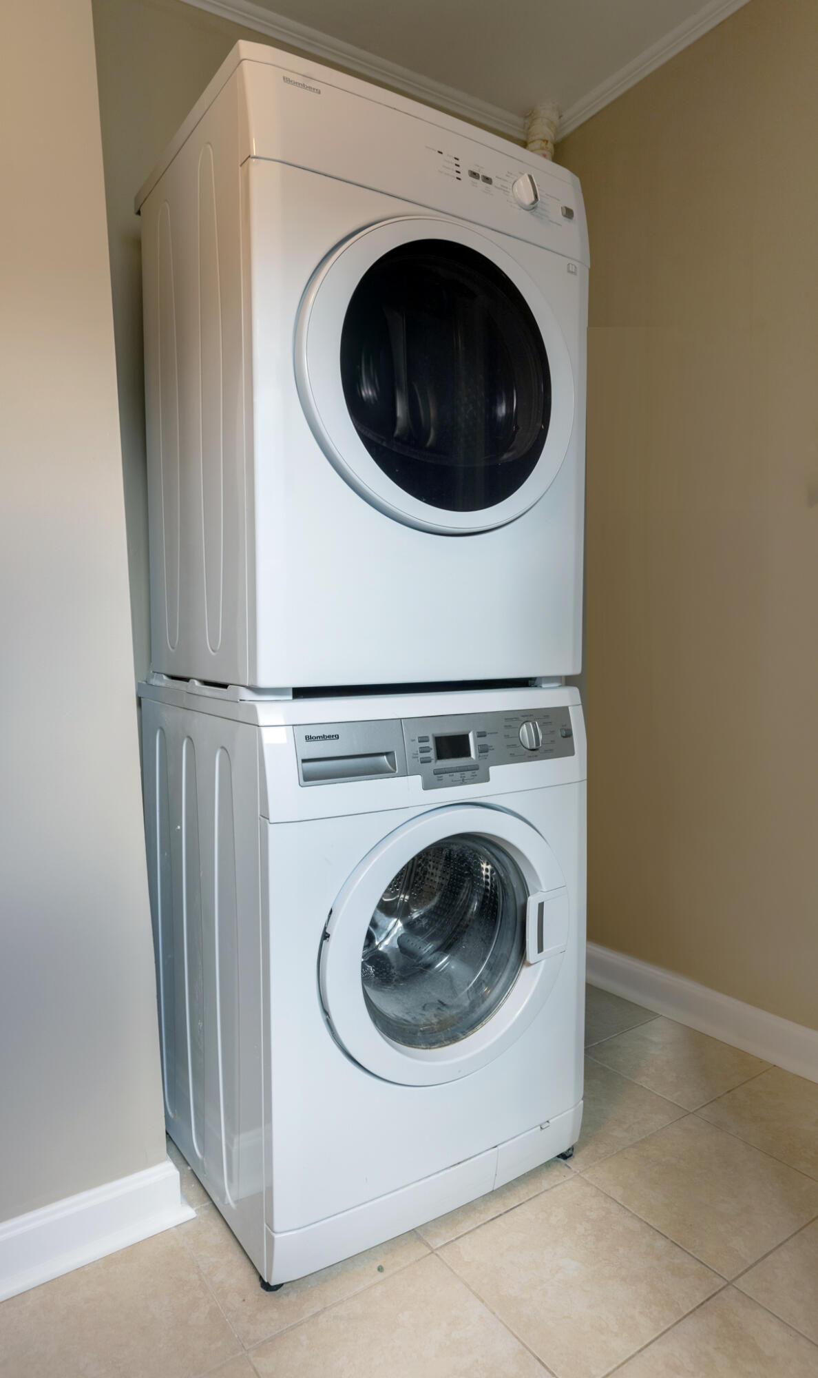 64 Penobscot Street Orono, ME 04473 - Photo 13 of 79 20260404-_MG_8699-HDR