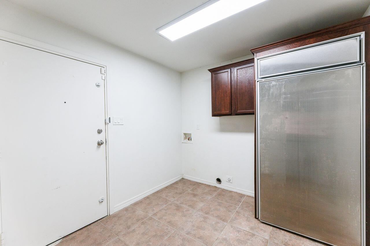5811 11th Place, Unit 9 Lubbock, TX 79416 - Photo 21 of 50 a view of an empty room