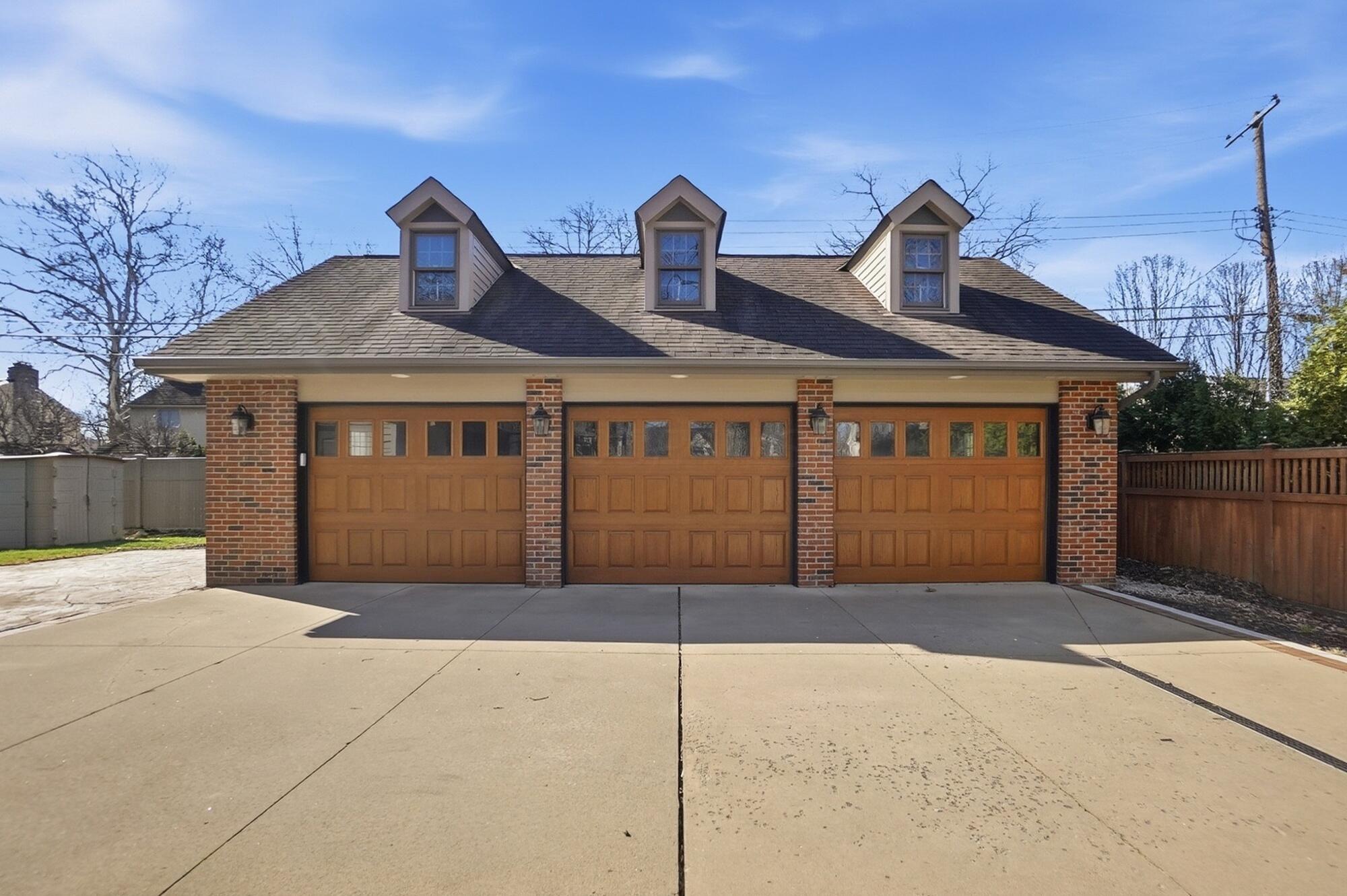 1627 Doone Road Upper Arlington, OH 43221 - Photo 3 of 37 Sought after 3 car garage for the car enthuisiast!