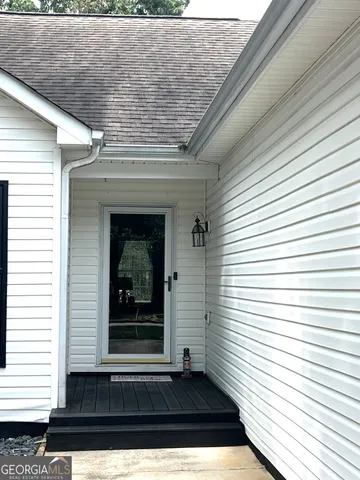 a view of a entryway of the house