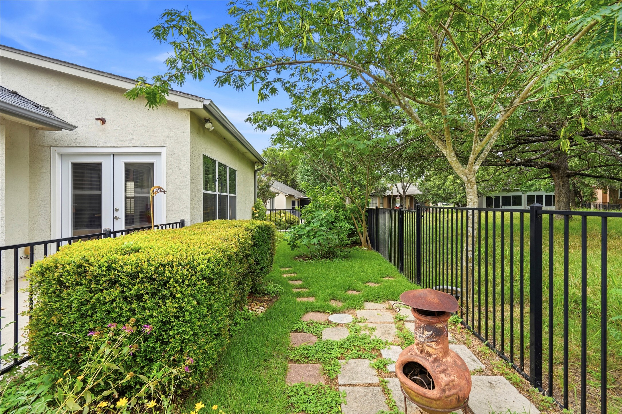 117 Whitewing Way Georgetown, TX 78633 - Photo 23 of 27 A private yard with mature landscaping and convenient access to the home.