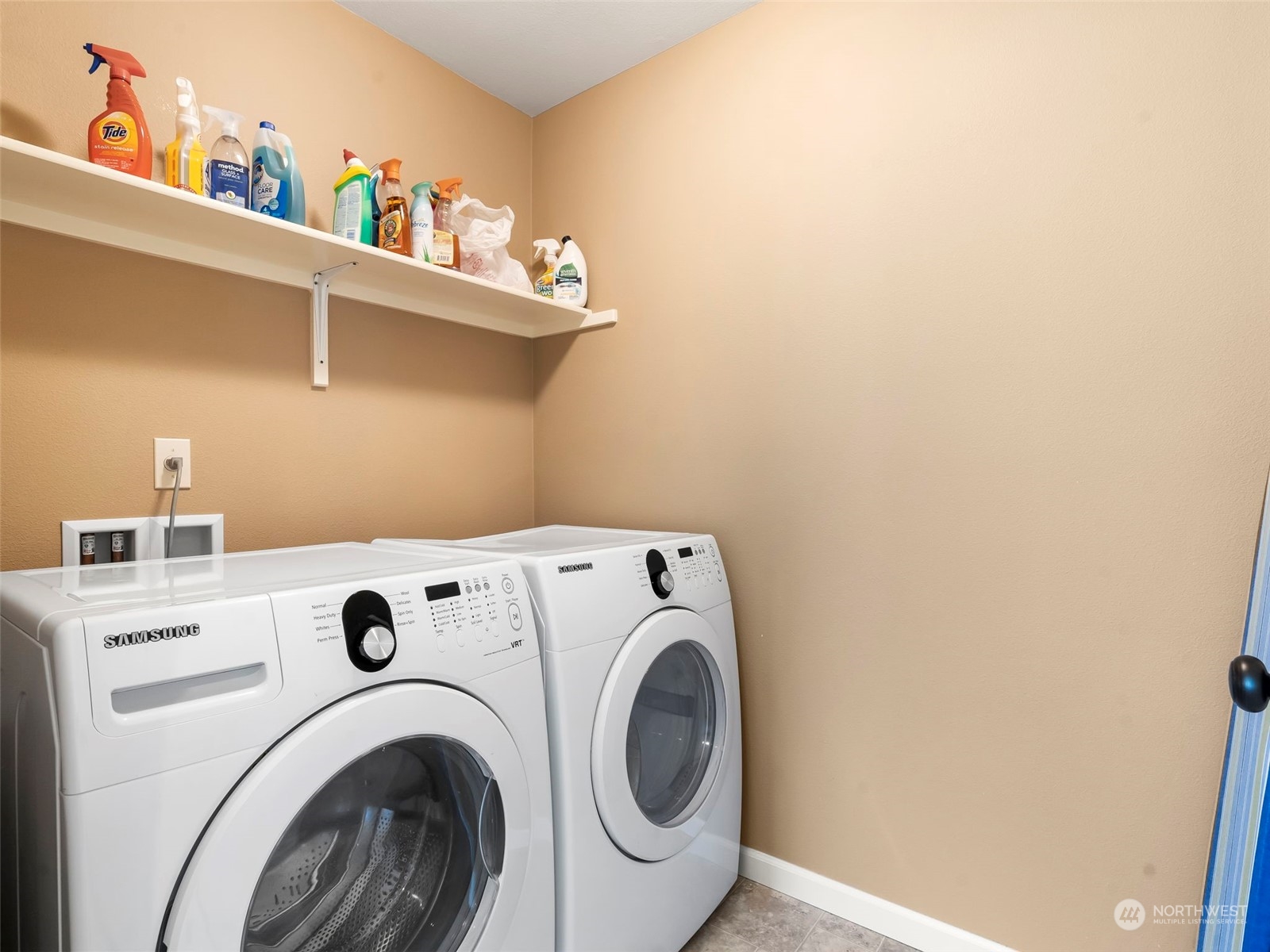 17005 Northeast 33rd Avenue Ridgefield, WA 98642 - Photo 28 of 38 a utility room with dryer and washer