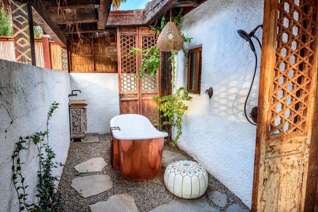 71607 Sahara Road Rancho Mirage, CA 92270 - Photo 50 of 118 SA - 28.jpg-outside bathtub