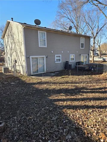 $305,000 | 304 East Ottawa Street, Paola, KS 66071