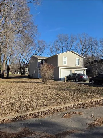 $305,000 | 304 East Ottawa Street, Paola, KS 66071