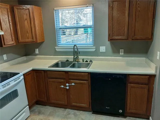 $305,000 | 304 East Ottawa Street, Paola, KS 66071