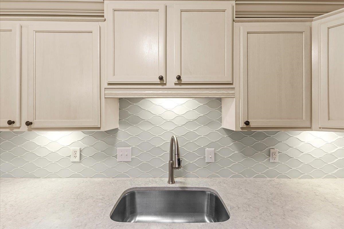 81 South Williams Street, Unit 203 Burlington, VT 05401 - Photo 20 of 44