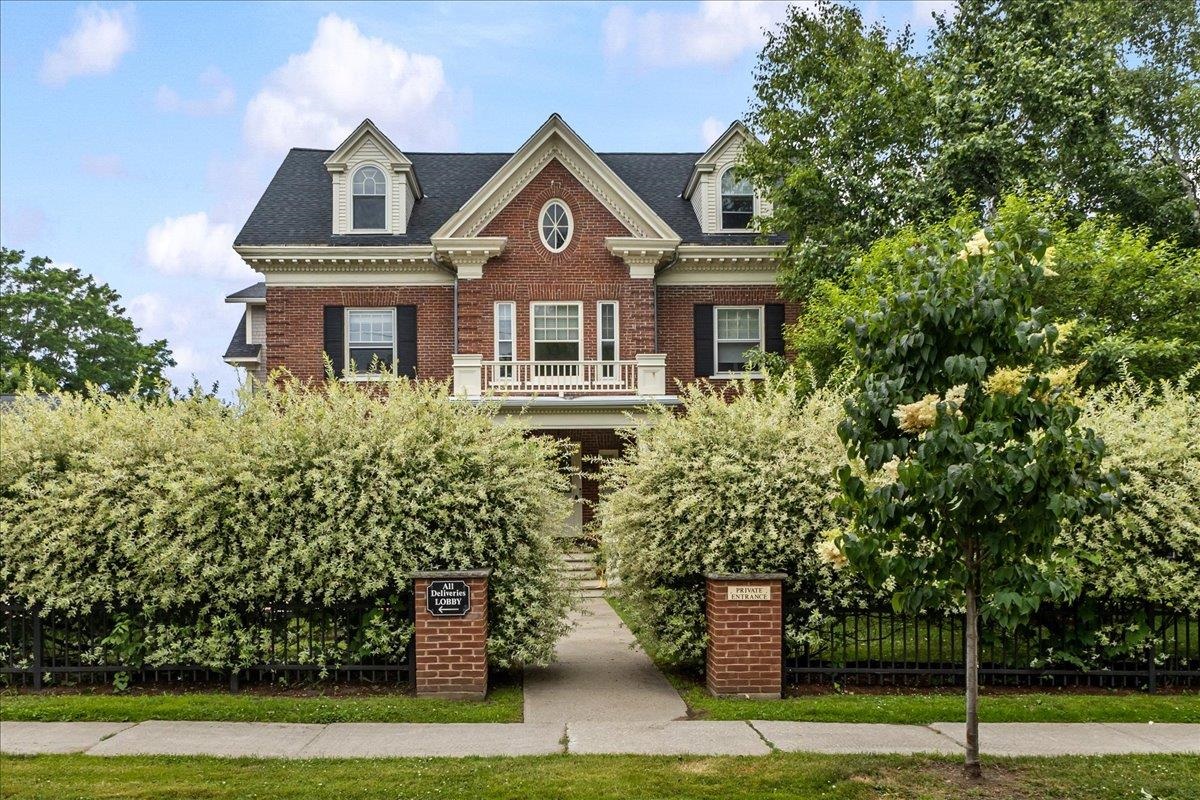 81 South Williams Street, Unit 203 Burlington, VT 05401 - Photo 4 of 44