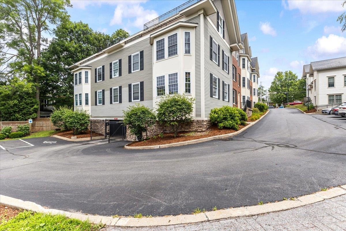 81 South Williams Street, Unit 203 Burlington, VT 05401 - Photo 8 of 44