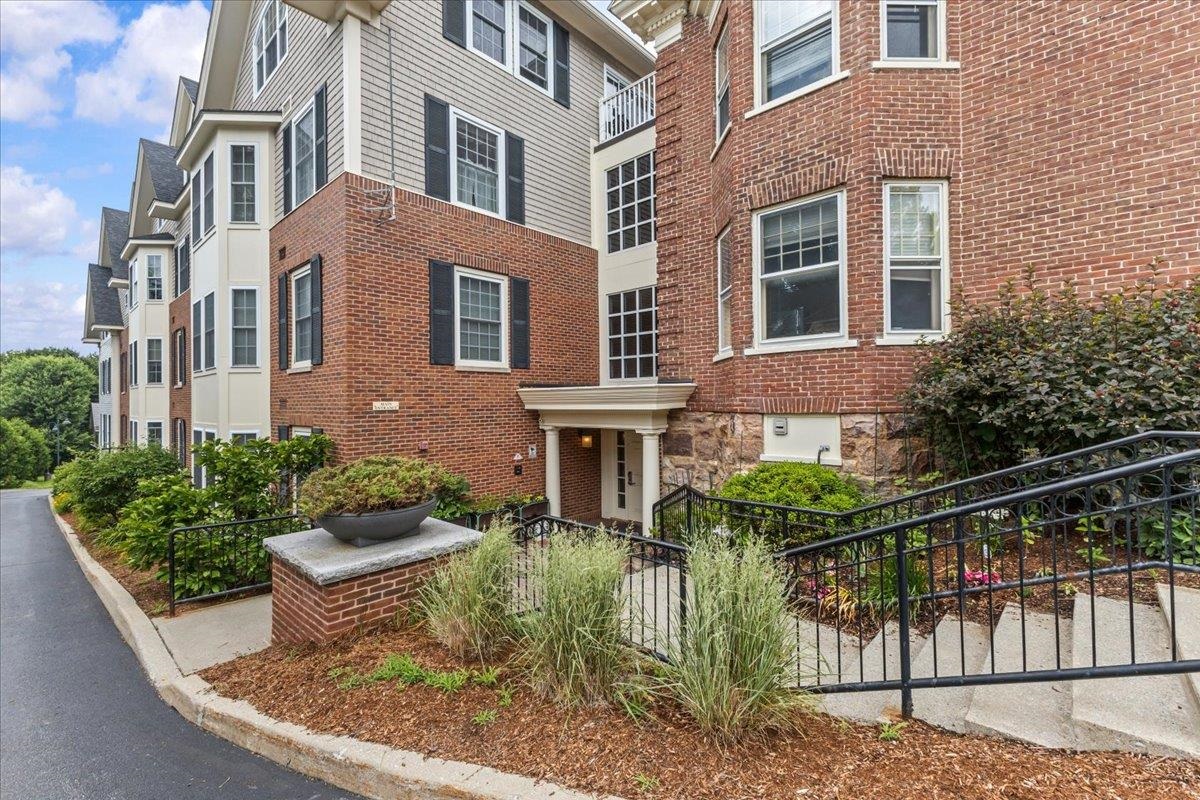 81 South Williams Street, Unit 203 Burlington, VT 05401 - Photo 9 of 44